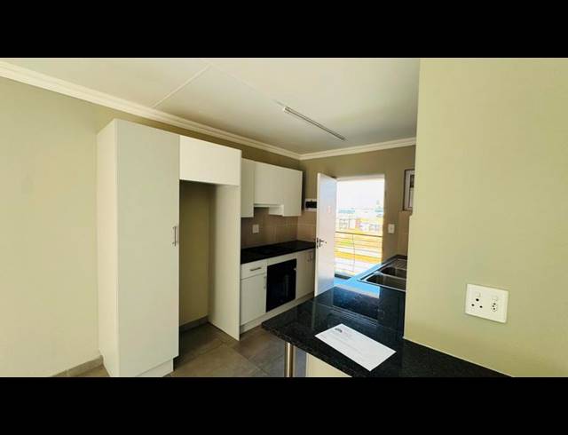 2 BEDROOM TOWNHOUSE FOR SALE IN GERMISTON CENTRAL